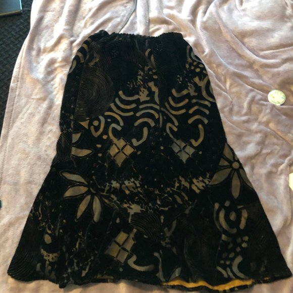 brown wiggle skirt with black velvet overlay - Picture 2 of 2